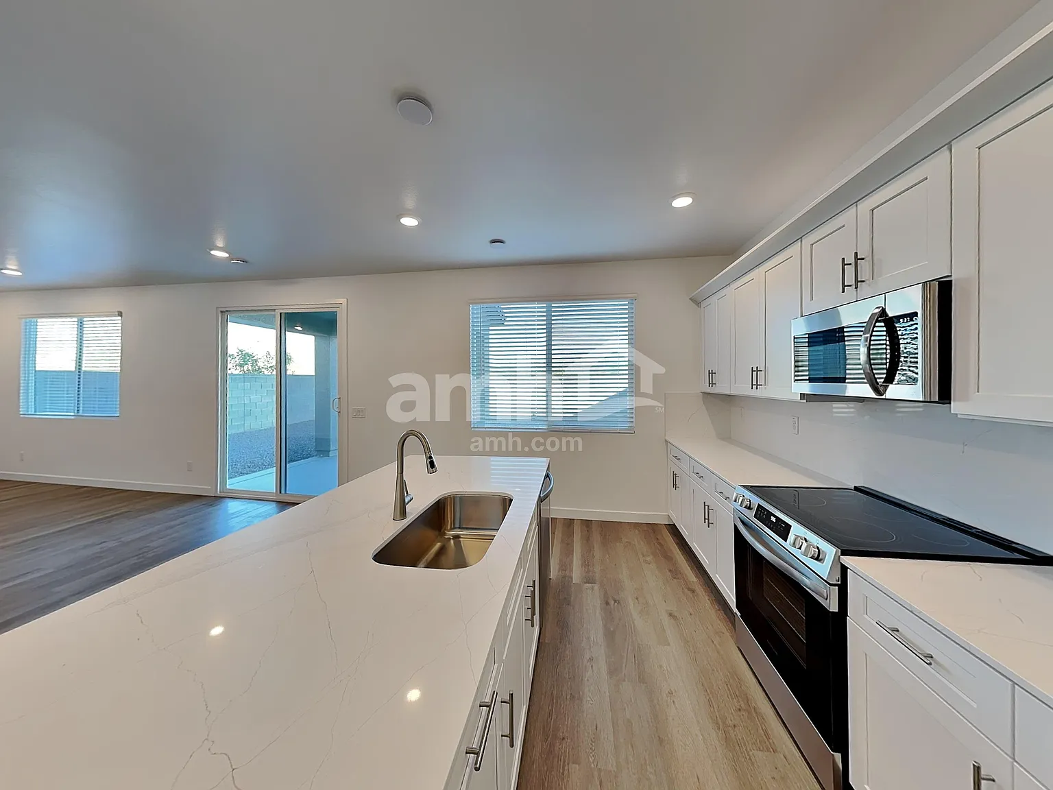 4 bed, 2.5 bath, 2097 sqft, $2,300 — Photo 4