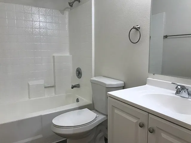 University Place Apartments — Photo 11