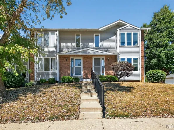 201 King Dr, Saint Charles, MO 63303