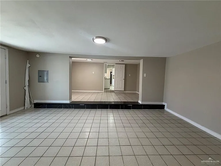 700 E Sam Houston Blvd — Photo 18