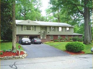 10 Robin Rd, Spring Valley, NY 10977