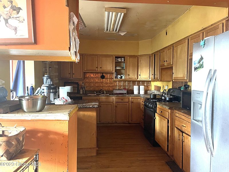 4th image of 50 Myrtle Avenue