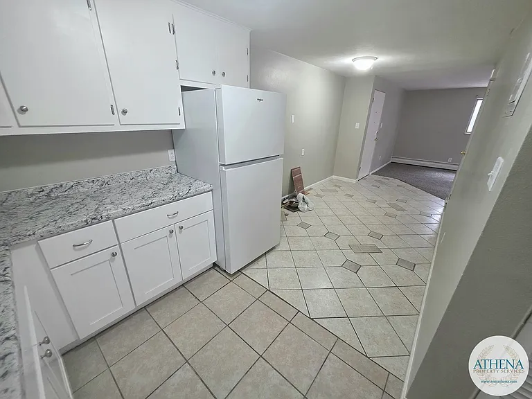 333 N Frederick St — Photo 3
