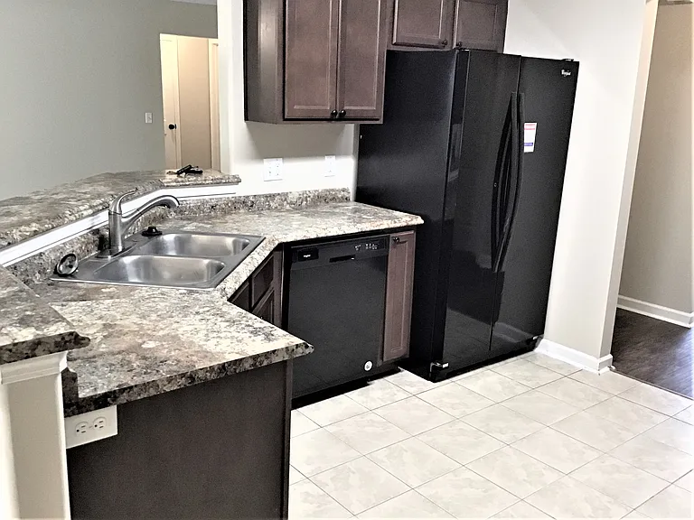 108 Crooked Oaks Dr — Photo 3
