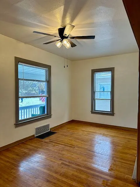 2 bed, 1100 sqft, $1,100 — Photo 2