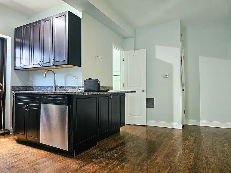 4100 N Kedzie Ave #2E — Photo 3