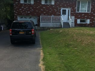 101 Christopher Ln, Schenectady, NY 12303