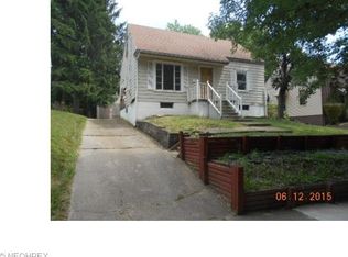 1153 Hilltop Dr, Akron, OH