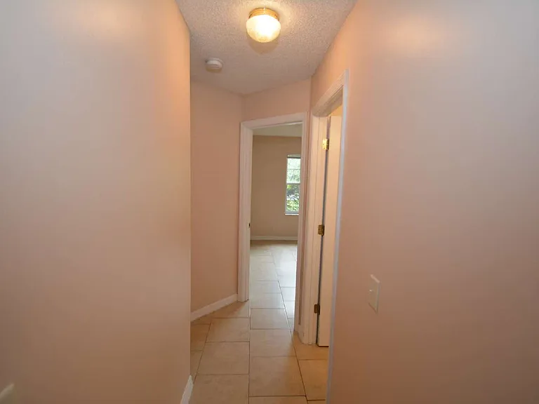 90 Sleepy Hollow Trl — Photo 10