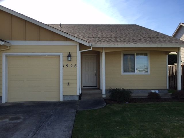 1st image of 1926 NW Cottonwood Dr