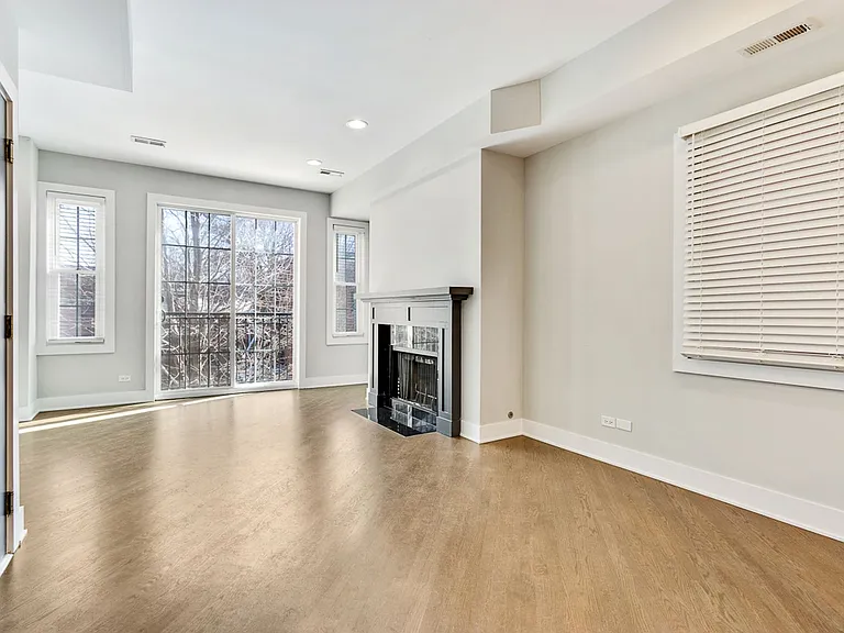 2710 N Wayne Ave — Photo 21