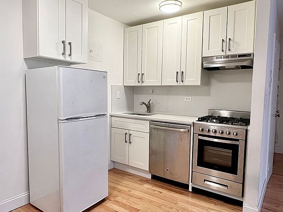 4th image of 302 E 88th St APT 6H