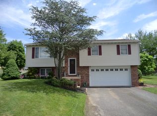17 Oakmont Ct, Denver, PA 17517