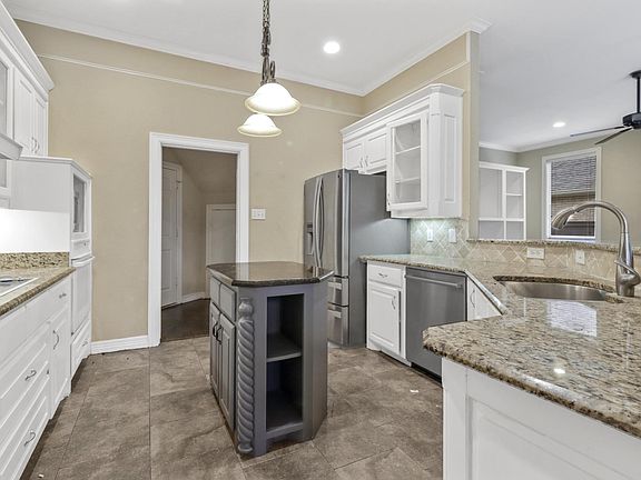 3rd image of 1106 Longford Cir