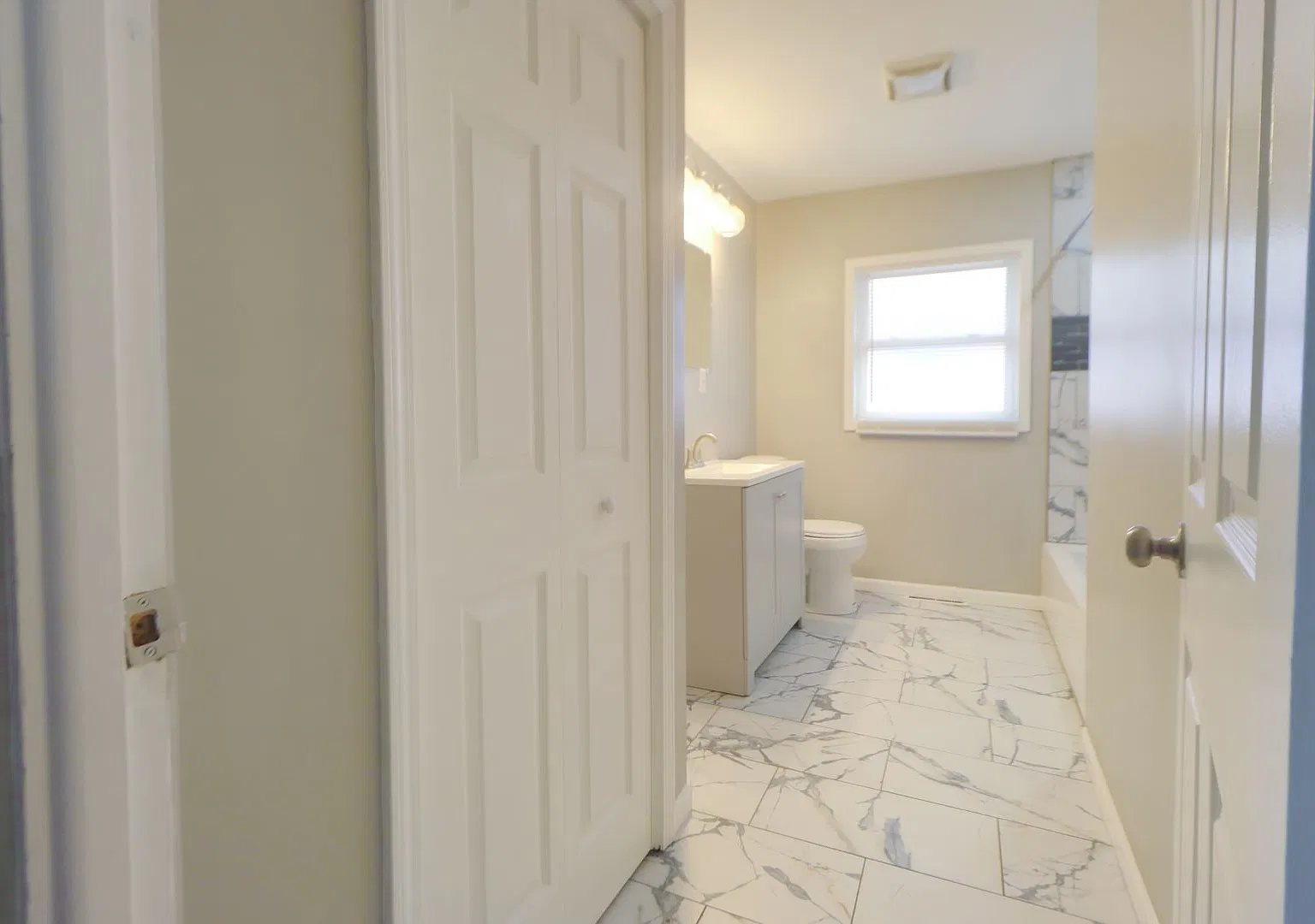 Gorgeous 3 Bedroom, 2 Bathroom Home — Photo 3