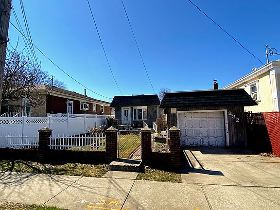 3rd image of 232 Mallory Ave