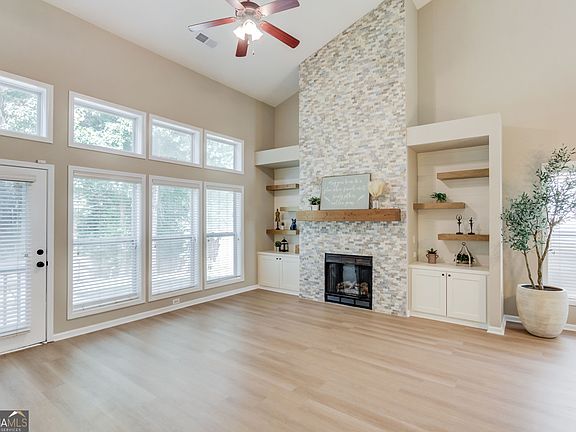 3rd image of 2128 Staunton Dr