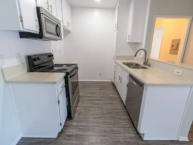 4444 Ensign Avenue — Photo 18