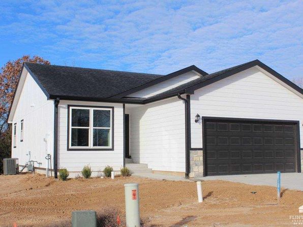 507 Shady Oak Dr, Saint George, KS 66535