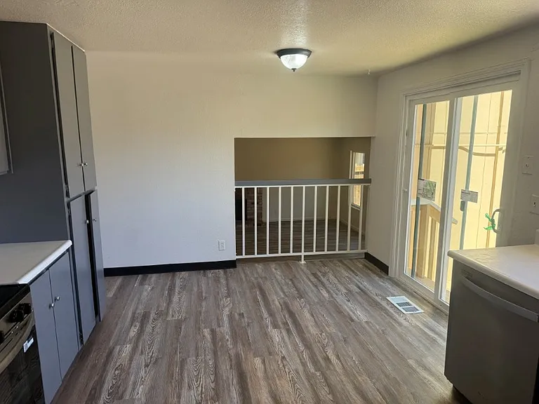 131 Glasgow Way — Photo 36