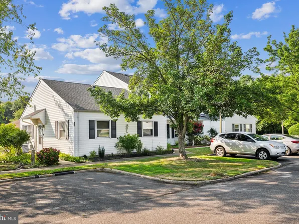 17 Chesapeake Ct, Barnegat, NJ 08005
