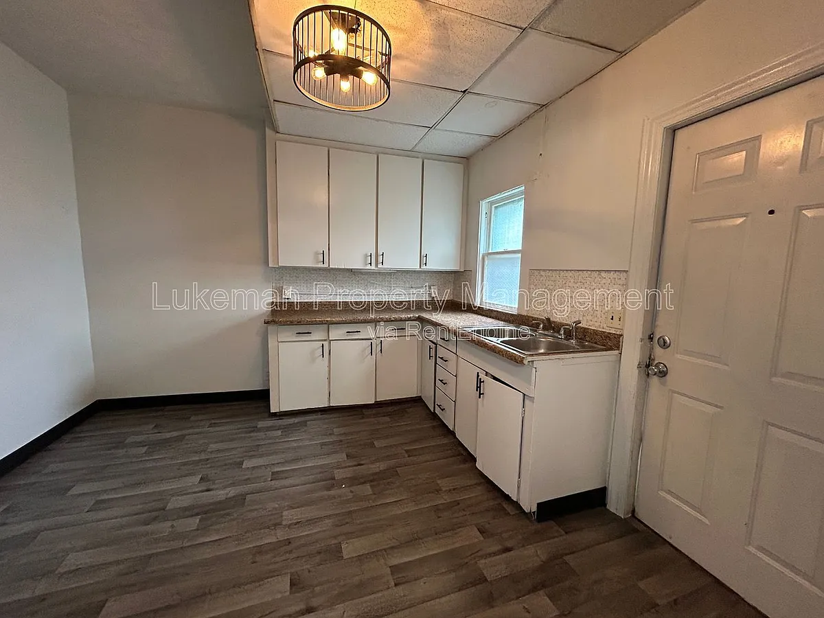 Building Photo - 802-806 W Cedar St #804