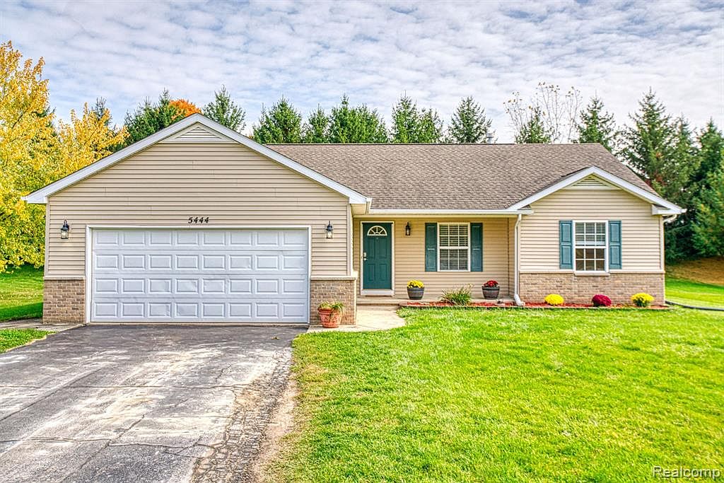 5444 Spruceview Ln, Fowlerville, MI 48836 Zillow