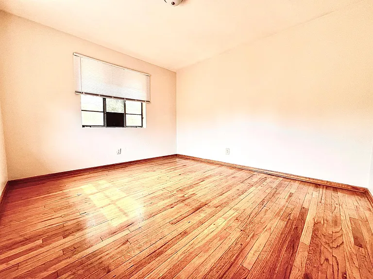 2530 Pleasant St #4 — Photo 11