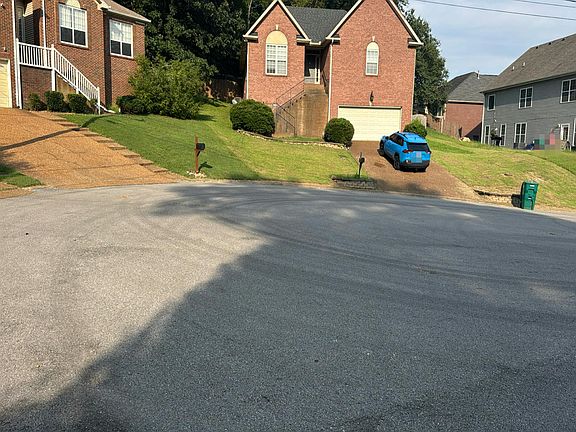 5th image of 105 Muir Ct