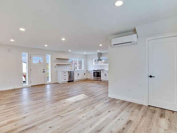 5th image of 918 S 48th St #A