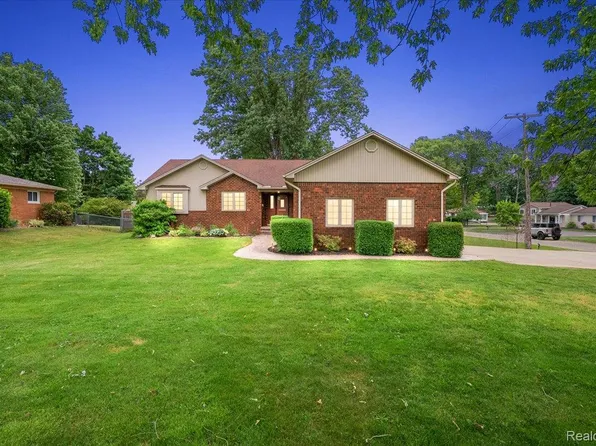 60718 Campground Rd, Washington, MI 48094