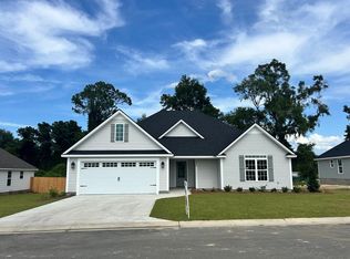 3937 Landings Cir, Hahira, GA 31632
