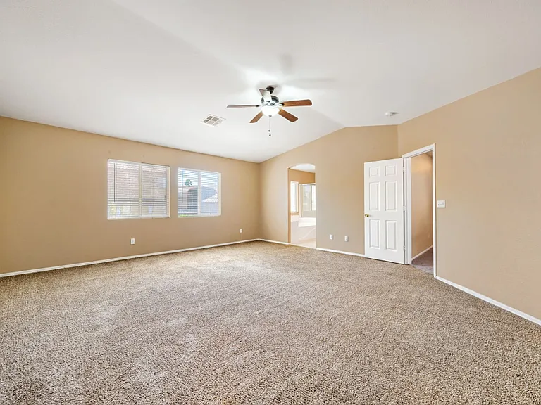 946 Saddle Horn Dr — Photo 17
