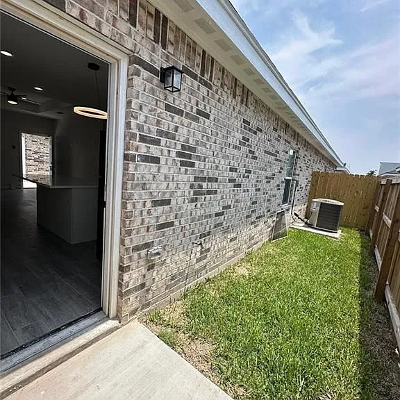 1012 Kohala Ave #1 — Photo 9