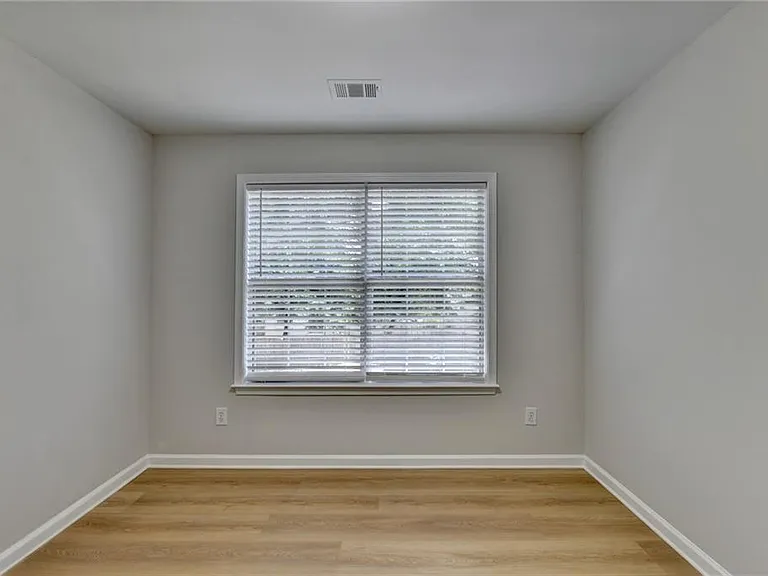 340 Waddington Trl — Photo 35