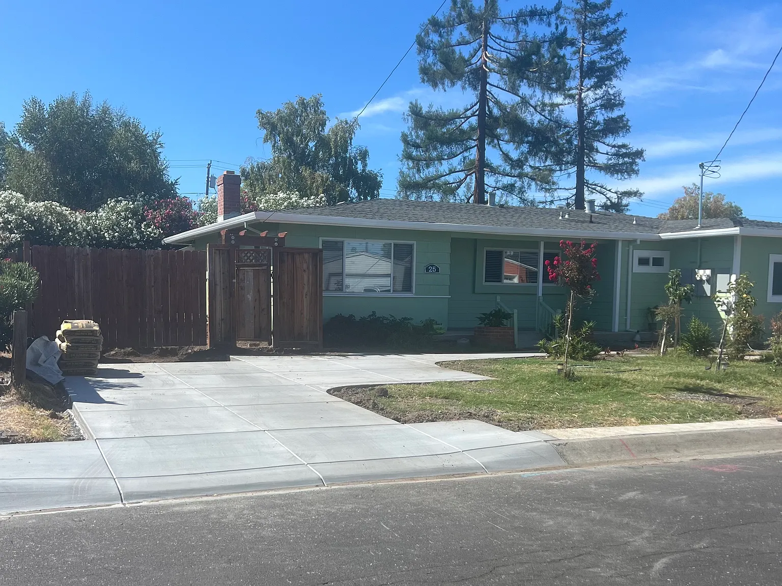 4 bed, 1574 sqft, $4,250 — Photo 1