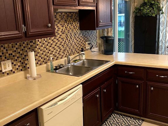 3rd image of 1505 Longwood Dr #1C