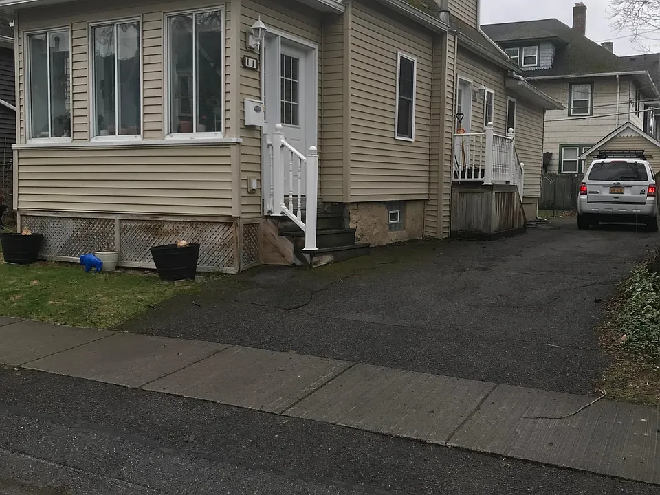 11 Donlon St