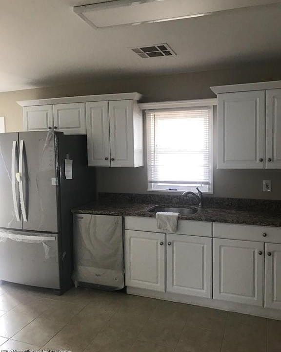 1st image of 554 Holly Village Ln