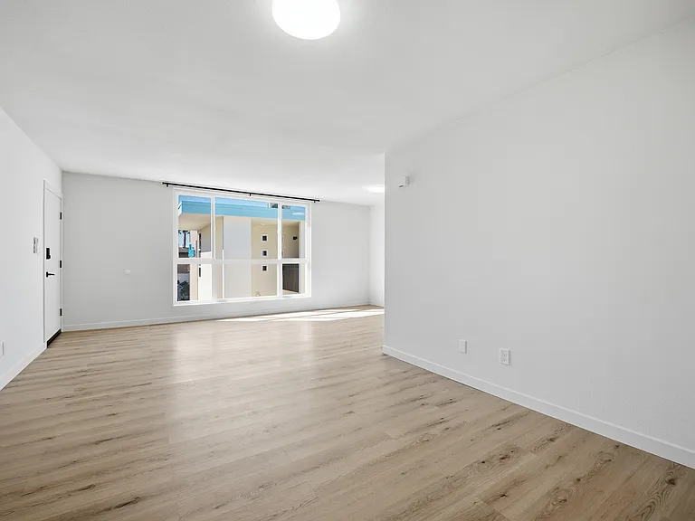 2140 Howard Ave #11 — Photo 3