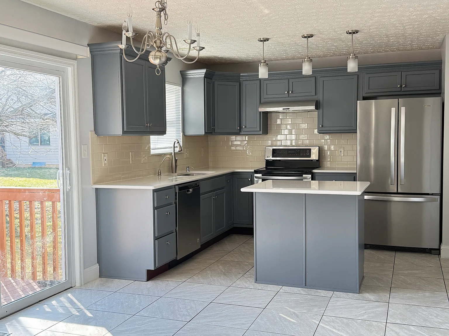 4 bed, 3.5 bath, 1876 sqft, $2,650 — Photo 2
