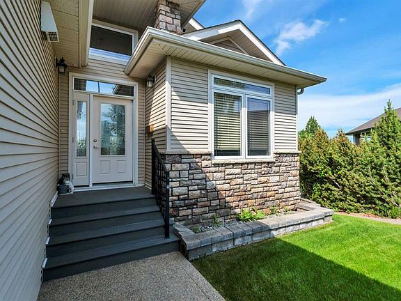 2nd image of 15 E Liberty Pl