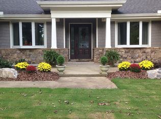 1375 Oakhaven Dr, Roswell, GA 30075