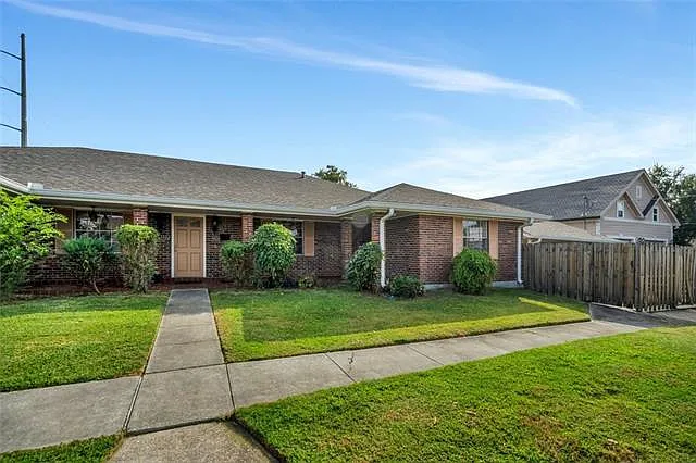 1422 Carrollton Ave — Photo 1