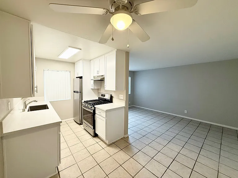 430 S Willie James Jones Ave #D — Photo 9