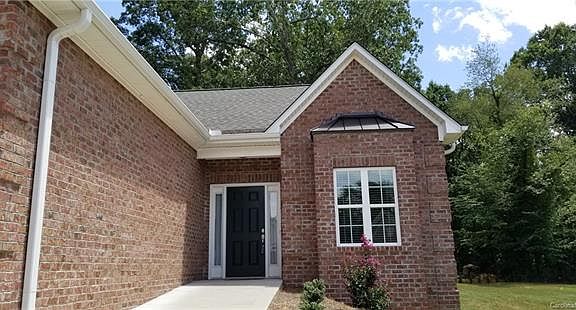 3rd image of 111 Sweet Oaks Ln