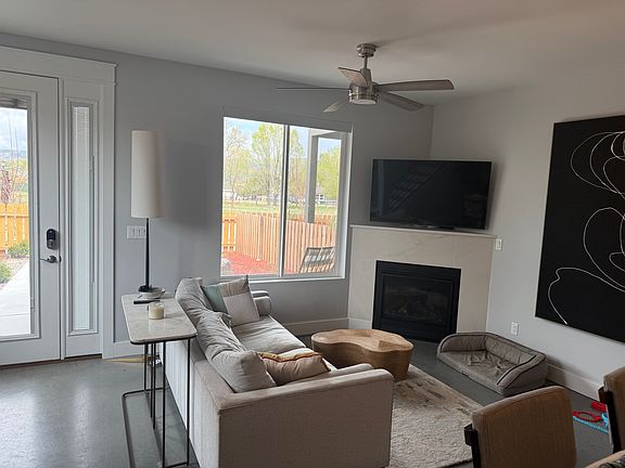 3rd image of 783 Holman Ct
