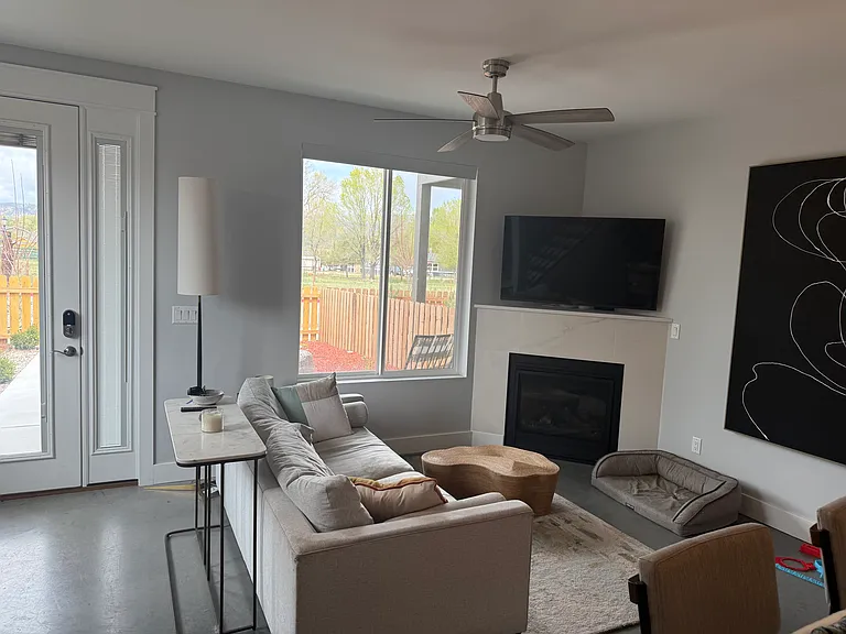 783 Holman Ct — Photo 3