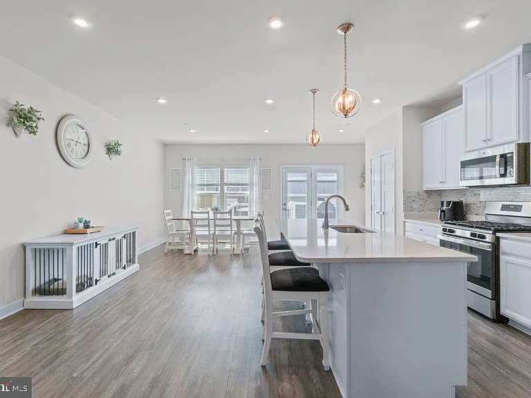 6247 Islington St — Photo 13