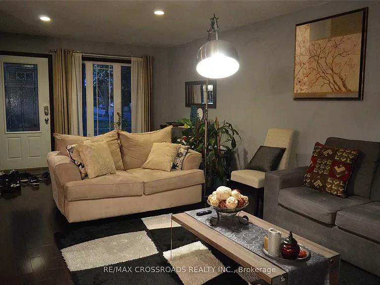 44 Romulus Dr — Photo 4